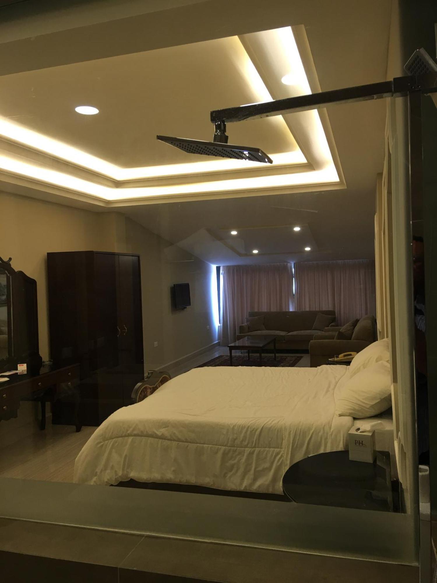 Platinum Hotel Tyre Room photo